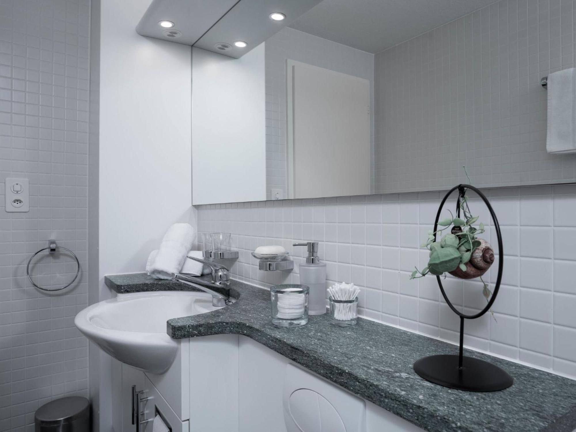 Double Modern.6 Ascona